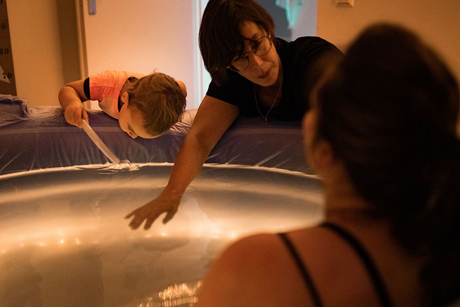 The sharpness of the contractions goes off because of the warm water!